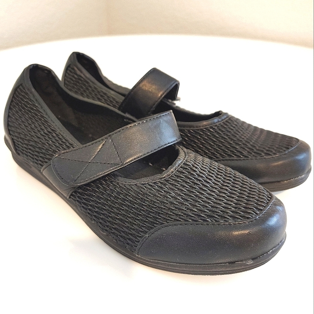 Stretch N Form By Beacon Women's Black Mary Jane Shoes